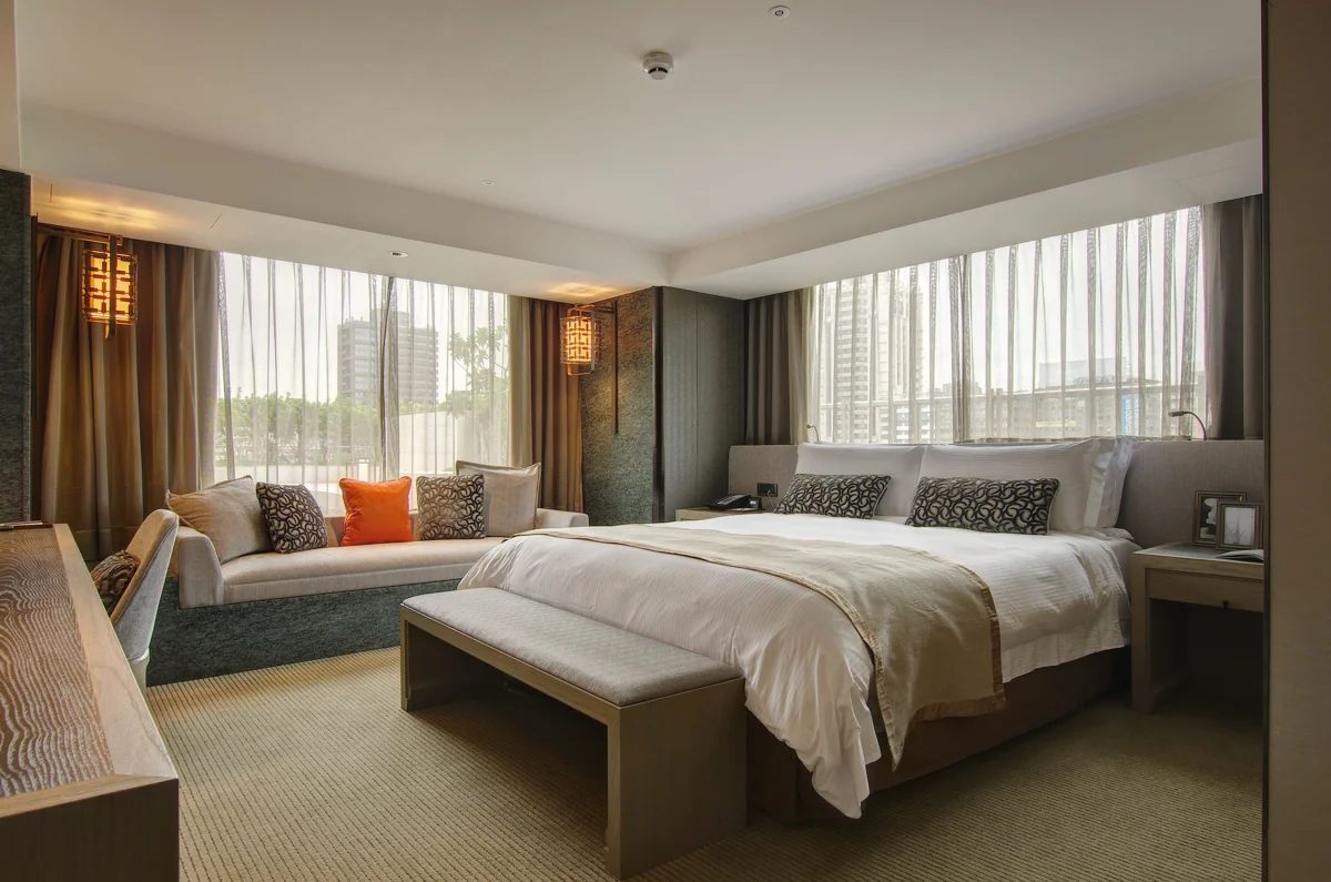 Regent Hotel — Guestroom Design — Hotel, dining and hospitality photography — photograph 2