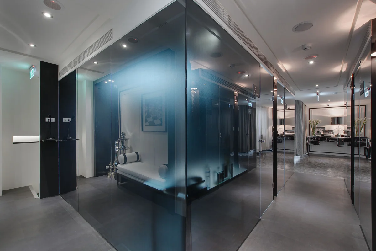 Shin Chiyoda Aesthetic Clinic — Commercial spaces and brand imagery — photograph 2