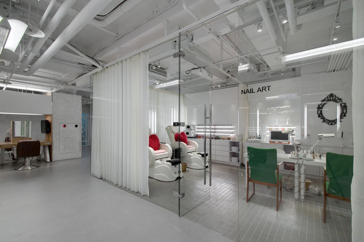 HAPPYHAIR, Dazhi — Commercial spaces and brand imagery — photograph 2