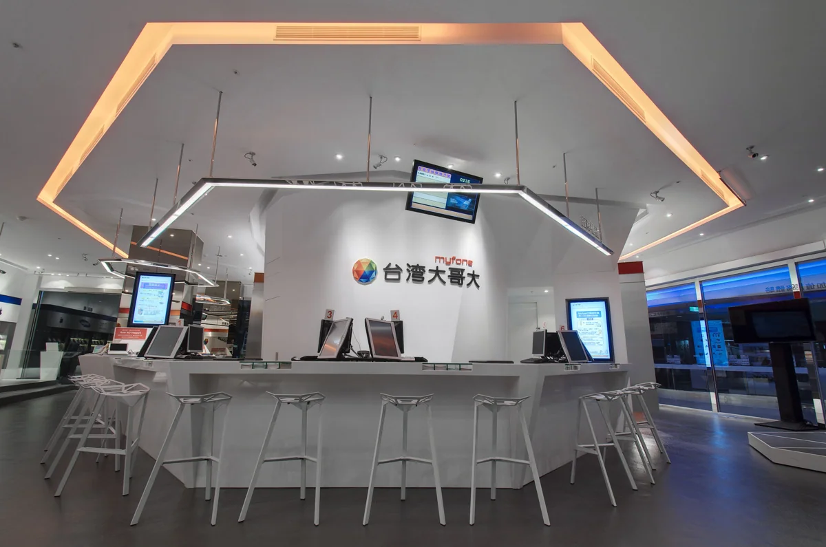 Taiwan Mobile at Vieshow — Commercial spaces and brand imagery — photograph 2