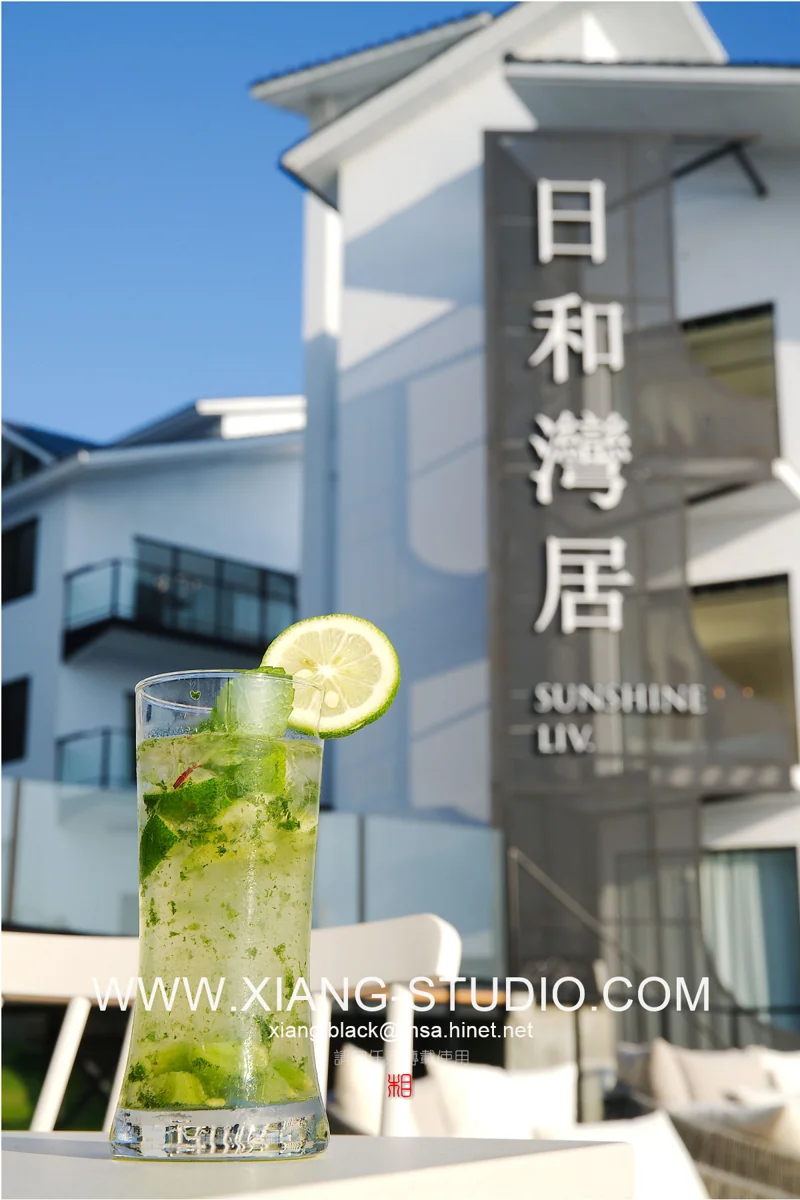 餐飲攝影｜側光讓表面的酥脆、醬汁的光澤與食材的紋理浮現；俯拍呈現擺盤秩序，低角度則保留層次與厚度。從一只盤子到整張餐桌，先讓眼睛感受食物。・照片 3