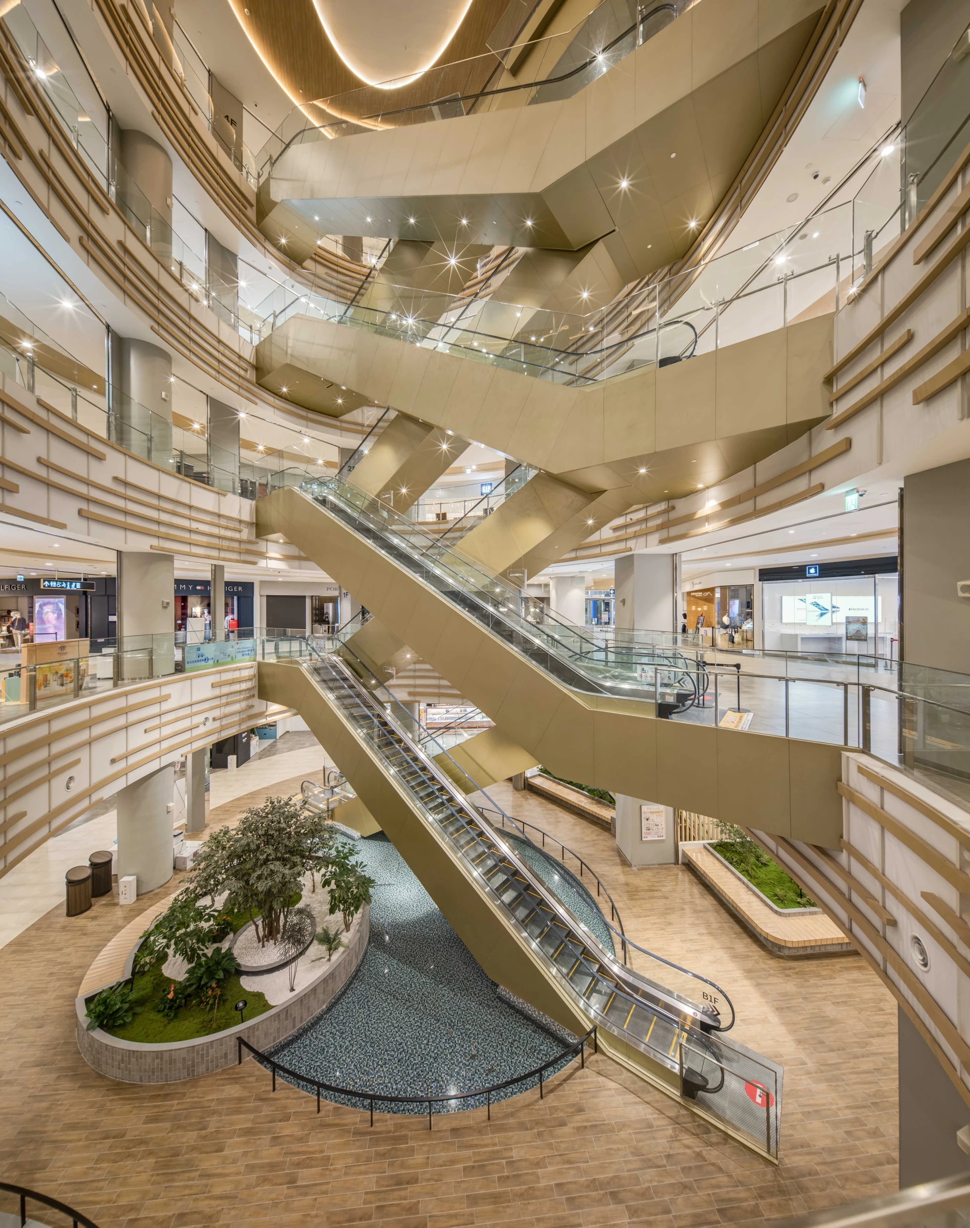 南港 LaLaport — 商業場域與展示空間攝影 — 2