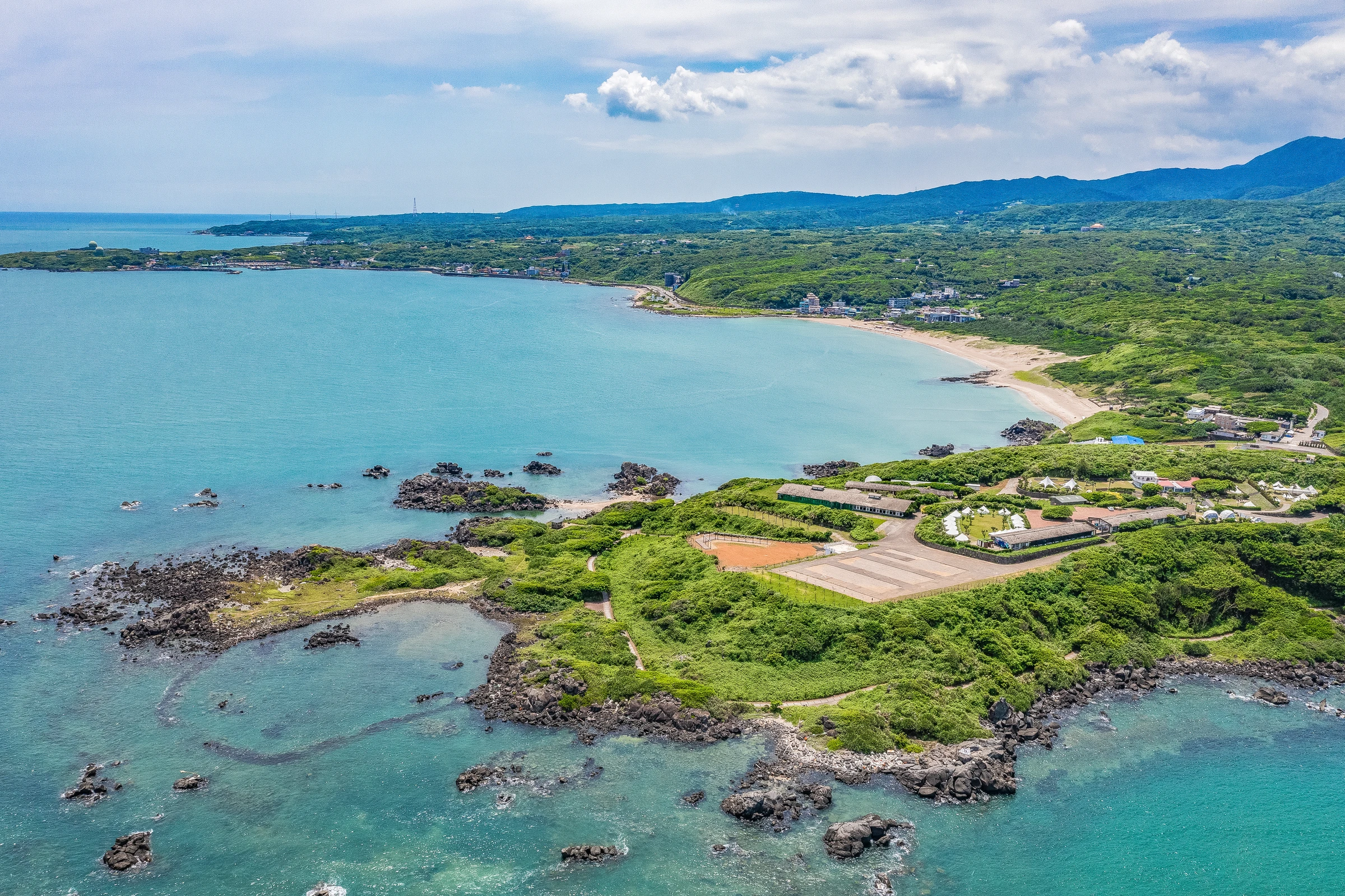 Shimen Peninsula Retreat — Hospitality and dining-space photography — 2